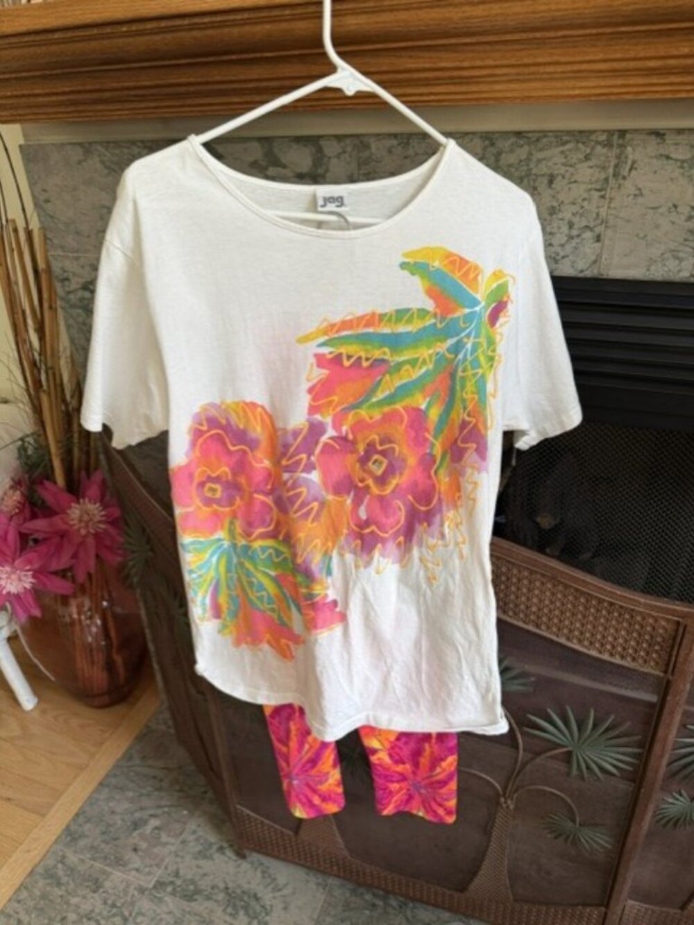 VTG JAG Multi Color Hand Painted T-Shirt & Capri Leggings